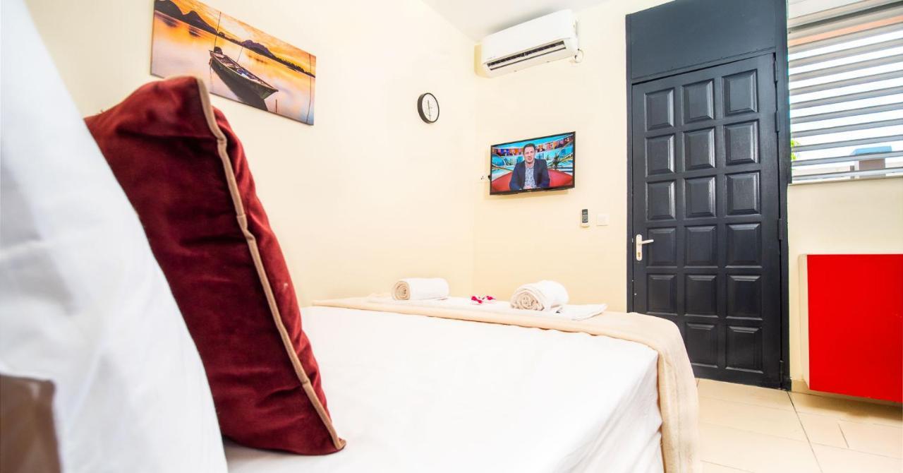 Evasion En Plein Coeur De La Ville Studio Jacuzzis Sauna Et Piscine Au Centre De Port-Louis Εξωτερικό φωτογραφία