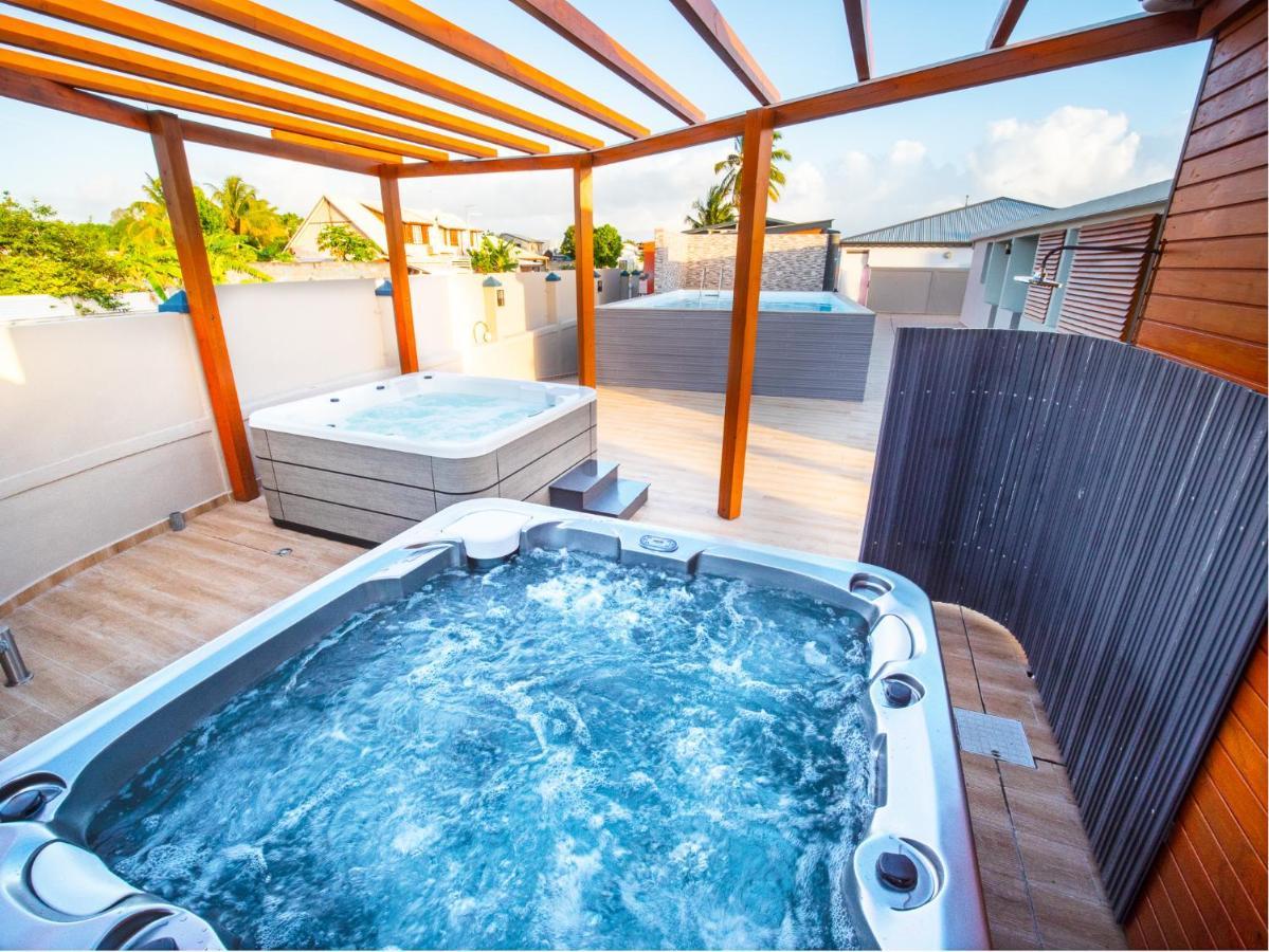 Evasion En Plein Coeur De La Ville Studio Jacuzzis Sauna Et Piscine Au Centre De Port-Louis Εξωτερικό φωτογραφία