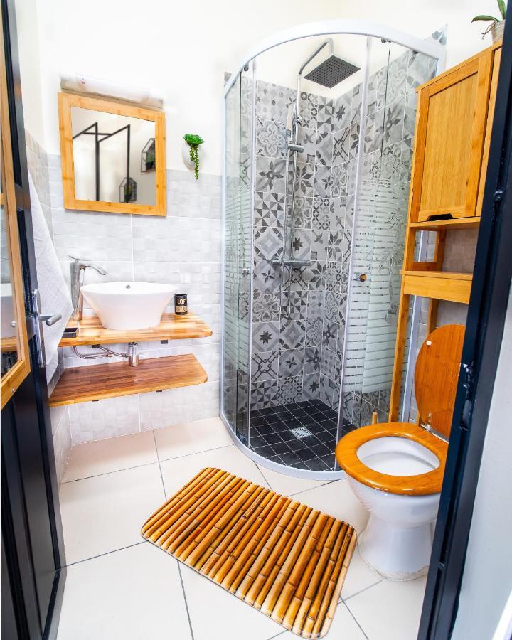 Evasion En Plein Coeur De La Ville Studio Jacuzzis Sauna Et Piscine Au Centre De Port-Louis Εξωτερικό φωτογραφία
