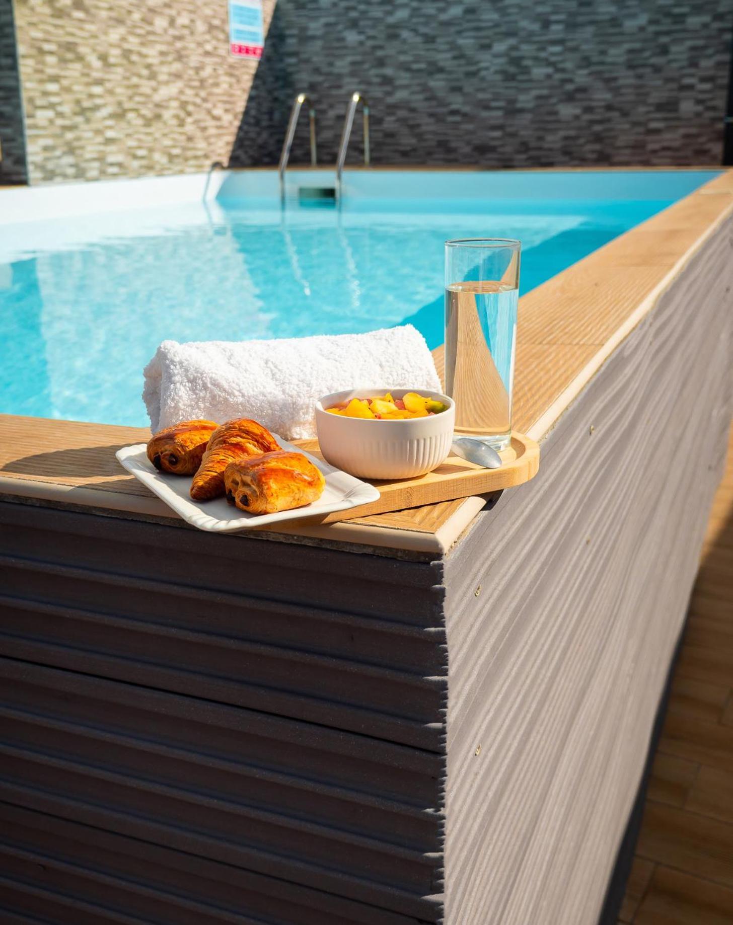 Evasion En Plein Coeur De La Ville Studio Jacuzzis Sauna Et Piscine Au Centre De Port-Louis Εξωτερικό φωτογραφία