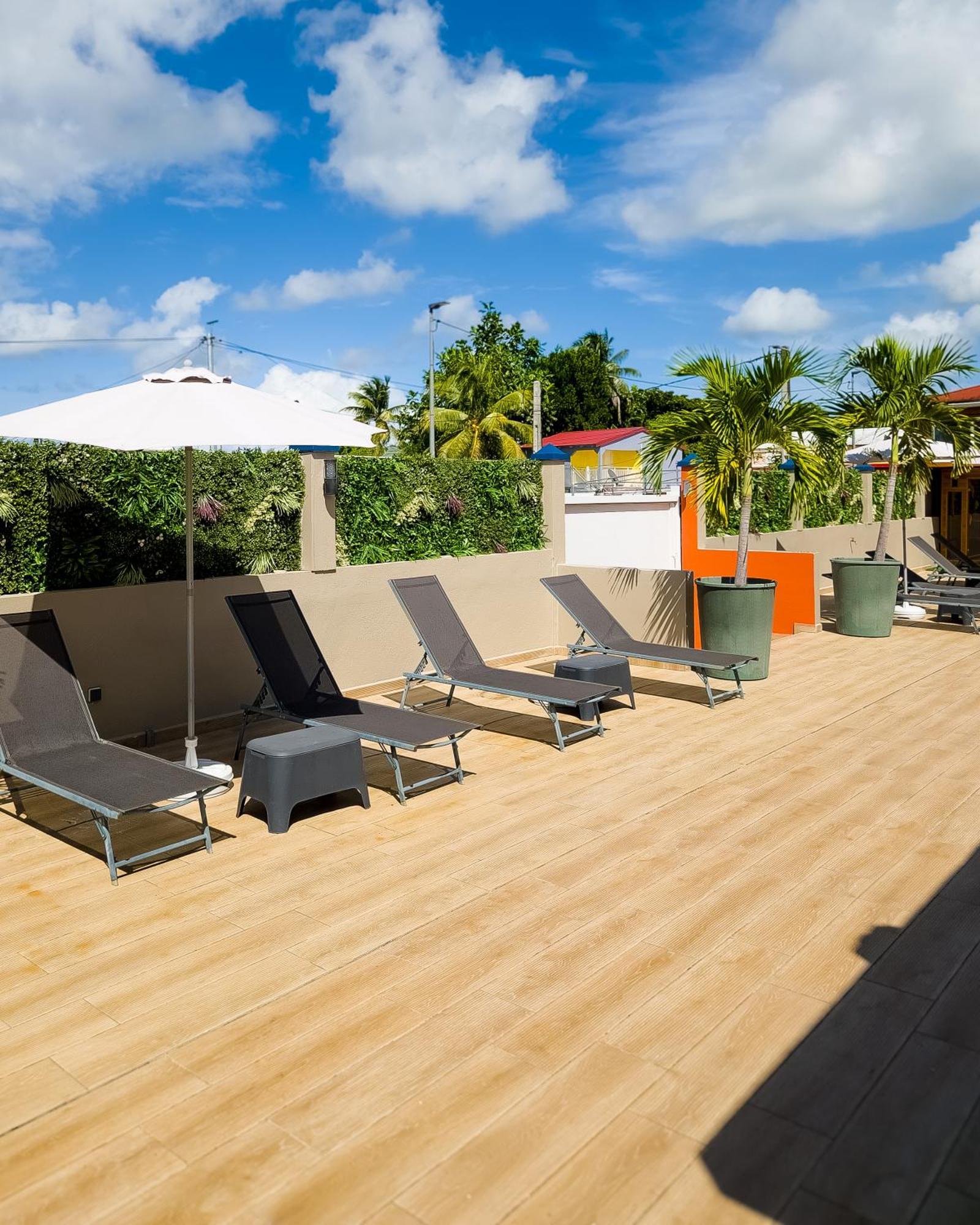 Evasion En Plein Coeur De La Ville Studio Jacuzzis Sauna Et Piscine Au Centre De Port-Louis Εξωτερικό φωτογραφία